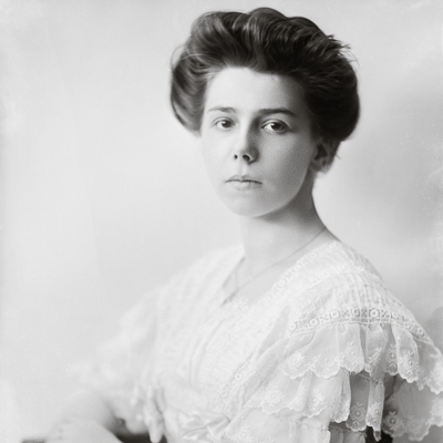 Überraschungsmoment analoger Fotografie - Eine junge Frau um die Jahrhundertwende des 19./20. Jahrhundert